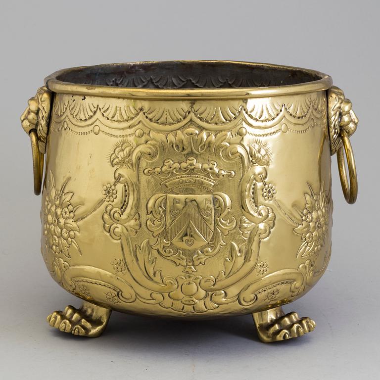 A BRASS FLOWER POT, 18th/19th century.