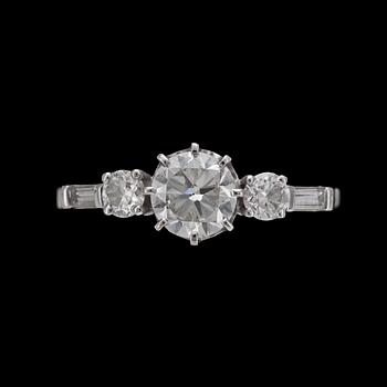 882. RING, briljantslipad diamant, ca 0.80 ct, samt briljant- och baguetteslipade diamanter, tot. ca 0.45 ct.