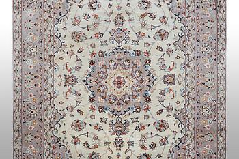 A carpet, Kashan, ca 292 x 202 cm.