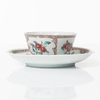 A Chinese famille rose ewer, a a cup with cover, a cup with saucer, a box and a censer, Qing dynasty, 18th and 19th cent.