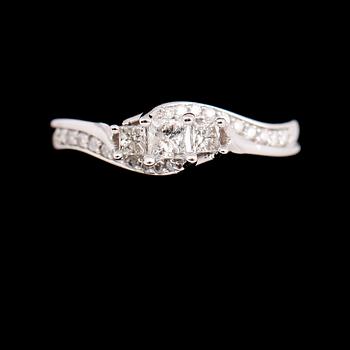 RING, 10 k guld, diamanter tot 0.50 ct.