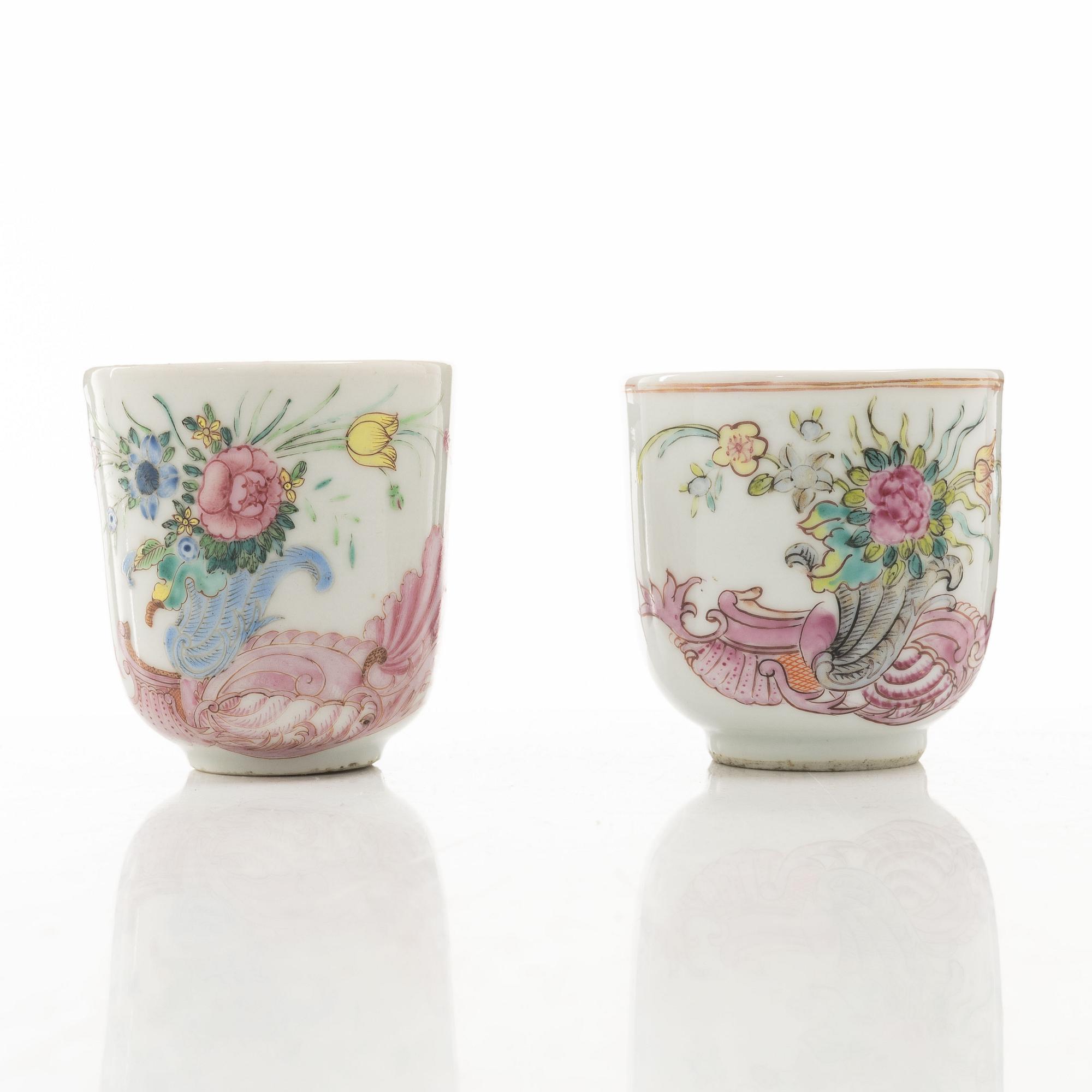 Tallrik och två koppar, porslin, Kina, Qingdynastin, Qianlong (1736-95).