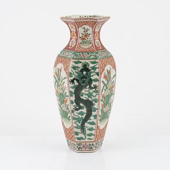 A porcelain vase, Samson, France, late 19th century.