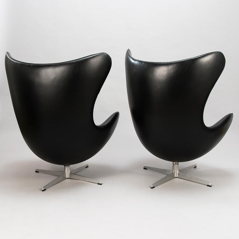 ARNE JACOBSEN, nojatuolipari "Ägget/ The Egg Chair", Fritz Hansen, Tanska 1965.