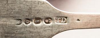 An English 20th century 21 pcs of silver cutlery, different makers, total weight ca 1120 gram.