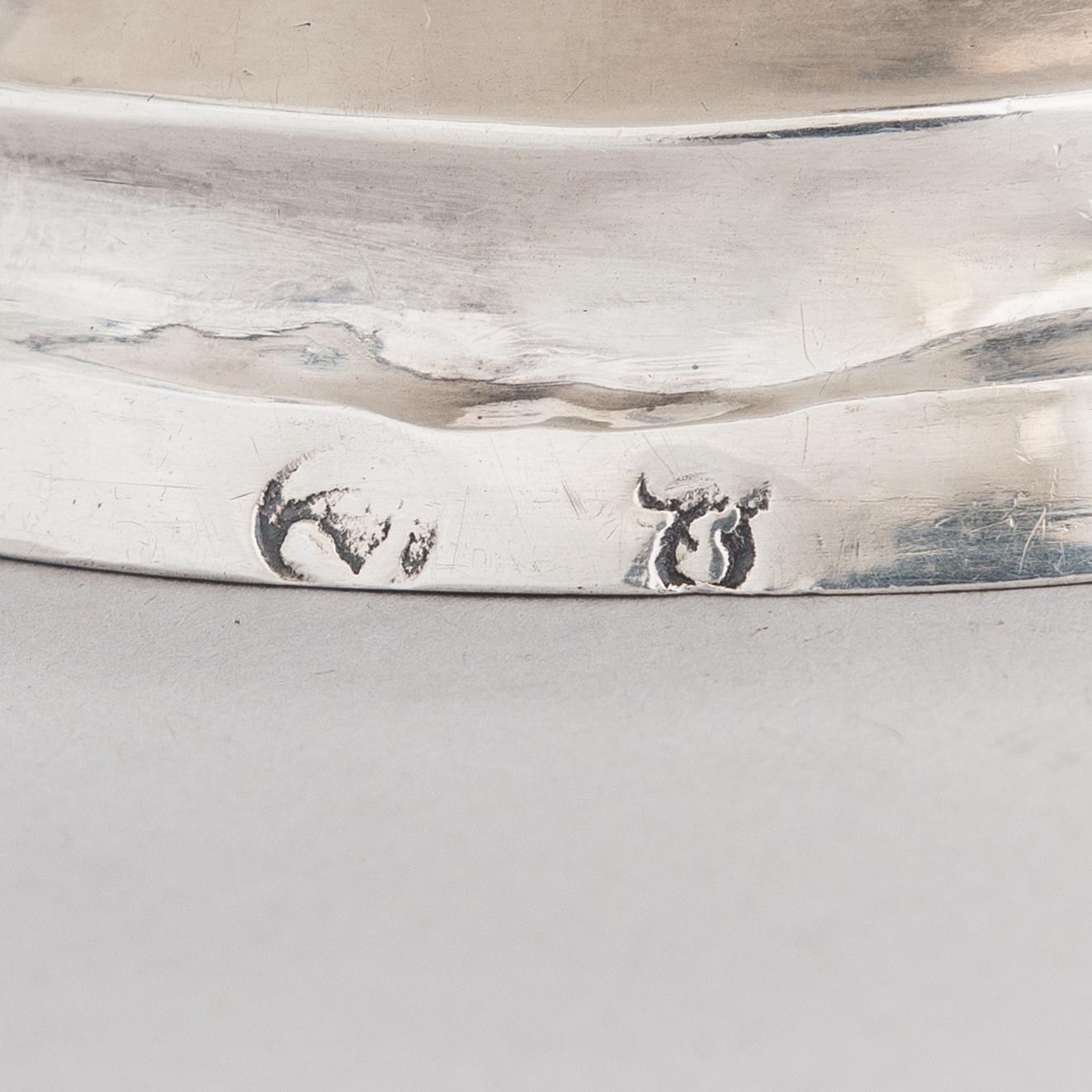 A parcel-gilt silver sweet meat basket from around year 1800.