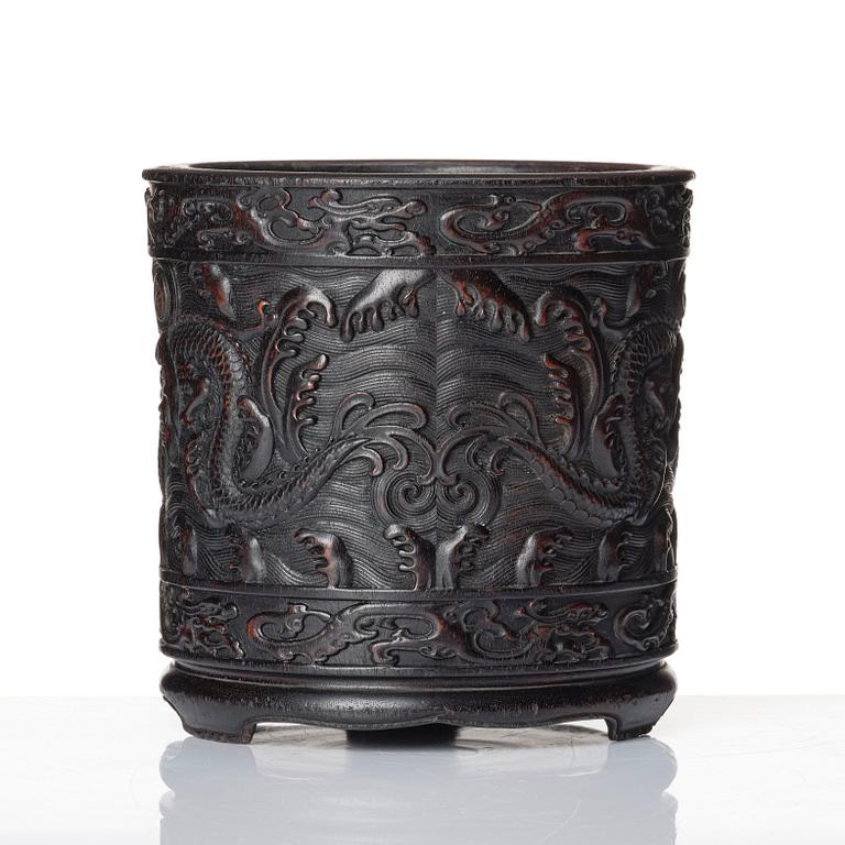 A five clawed dragon brush pot, Qing dynasty.