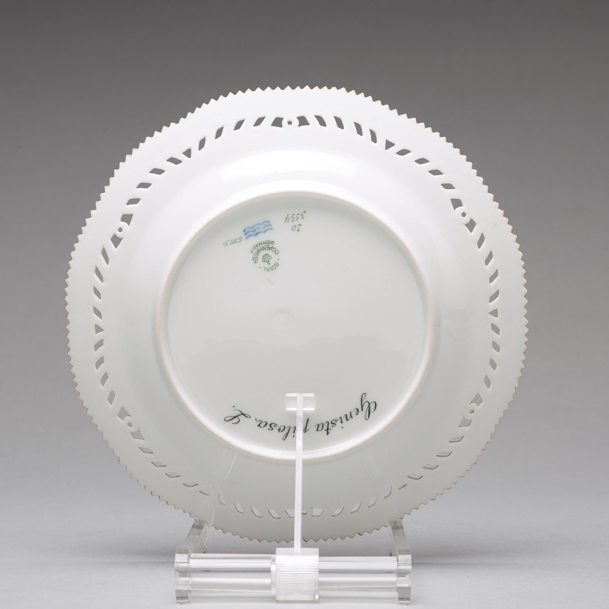 A set of 12 Royal Copenhagen 'Flora Danica' dessert dishes, Denmark, 20th Century.