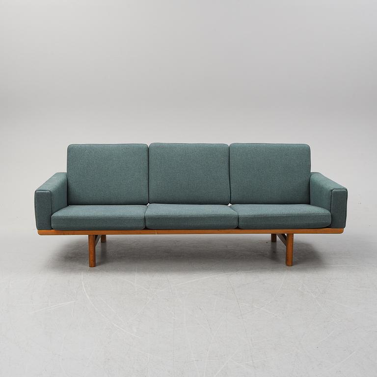 Hans J Wegner, soffa, GE-236, Getama, 1900-talets andra hälft.