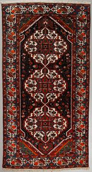 A rug, probably Bakhtiari, old/semiantique, ca 310 x 160 cm.