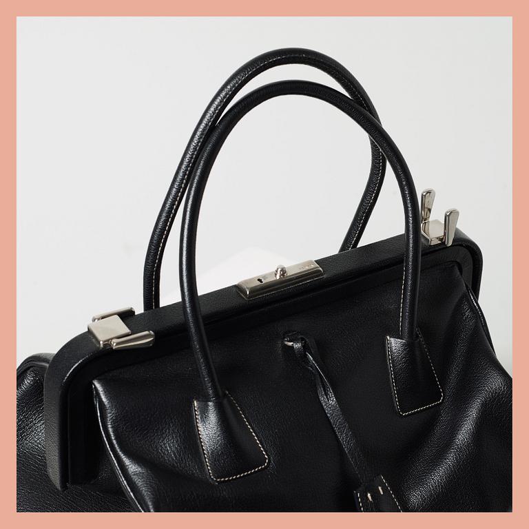 VÄSKA, Prada.