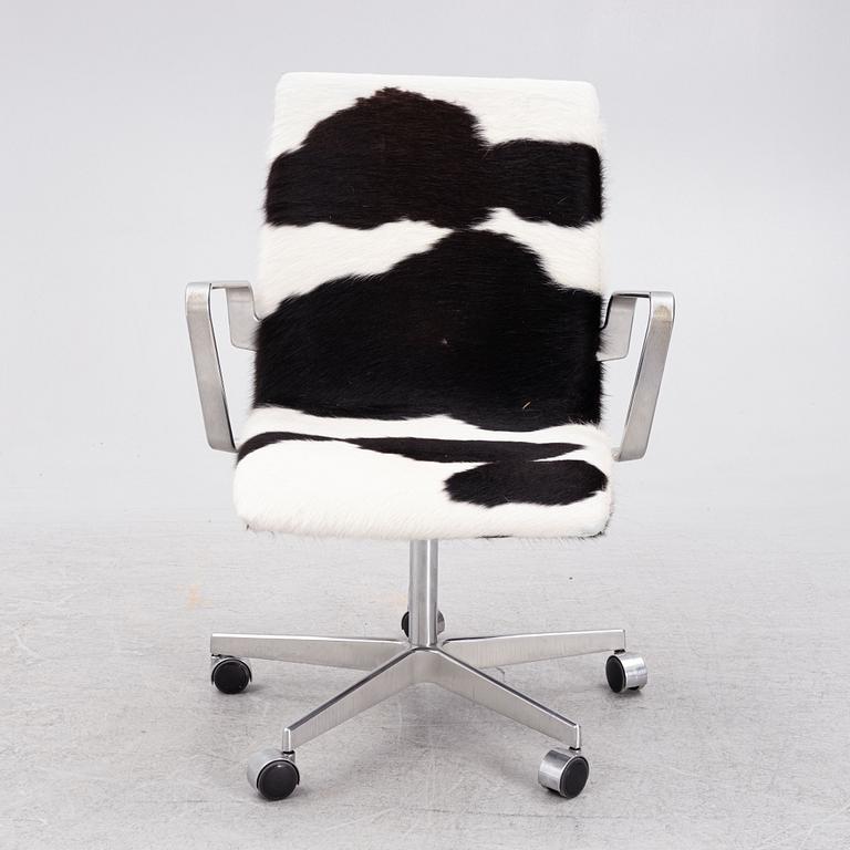 Arne Jacobsen, an 'Oxford' chair, Republic of Fritz Hansen, dated 2008.