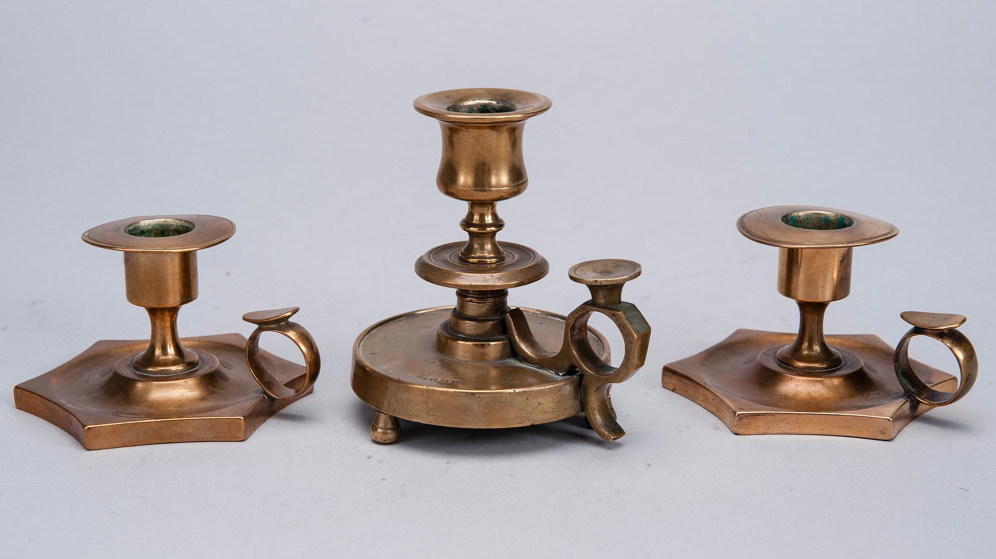 LJUSSTAKAR, 2+1 st, mässing, tillverkningsstämplar Tula och Pimonov, Ryssland, 1800-talets slut.