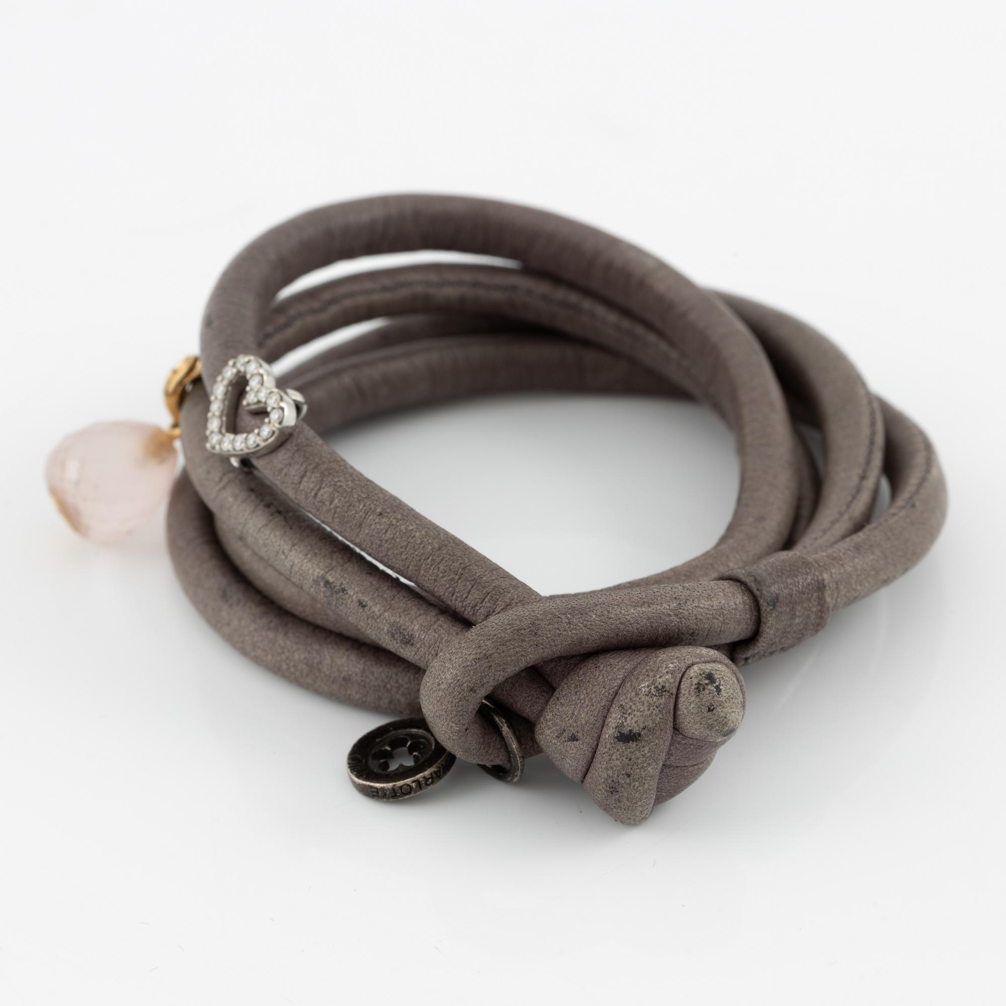 Ole Lyynggard, Charlotte Lynggaard, armband, lädderrem med berlocker, "sweet drops",.