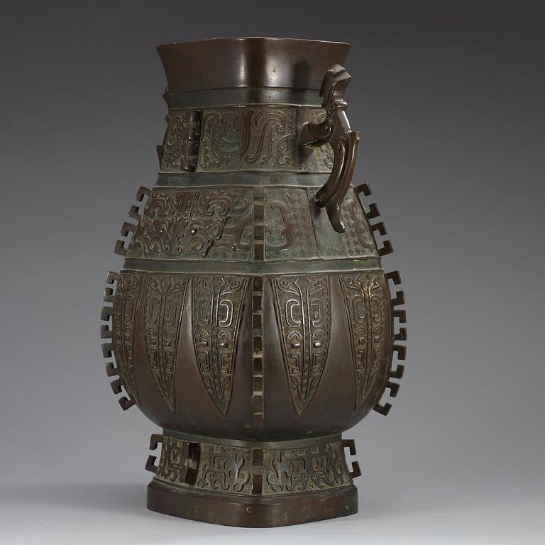 A large archaistic bronze hu, presumably Ming dynasty (1366-1644). Archaistic writing to base.