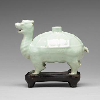 681. A celadon glazed water dropper, Qing dynasty (1644-1912).