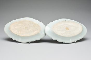 FAT, ett par. Porslin, Kina, Qianlong (1736-1795).