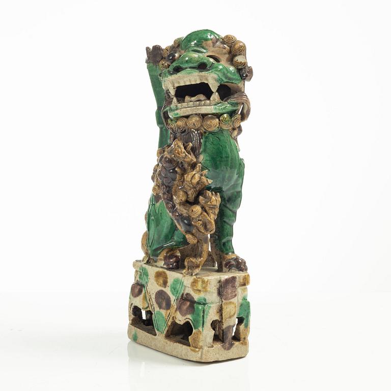 A Sancai glazed Buddhist lion incense/joss stick holder, Qing dynasty, Kangxi (1662-1722).