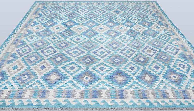 A Kilim carpet, approx. 291 x 251 cm.