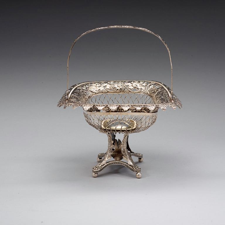 A Finnish 19th century silver bead-basket, marks of  Gustaf Lindroos, Helsingfors (verksam 1827-1839 (-40)).