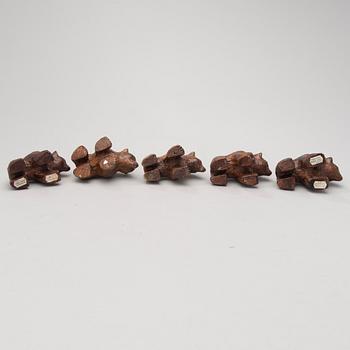 SKULPTURER, 16 st björnar, Carl Roos, Hammerdal. Design 1955.
