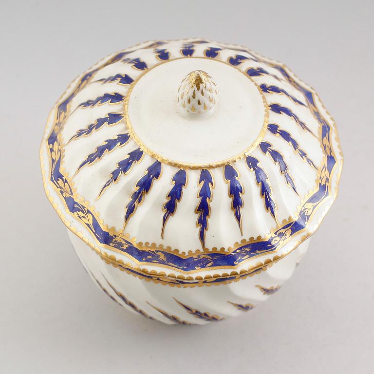 LOCKSKÅL, porslin, Derby, England, 1700-talets andra hälft.