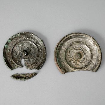 SPEGLAR, 2 st, brons, Kina, Sui / Tangdynastin. (581-906).