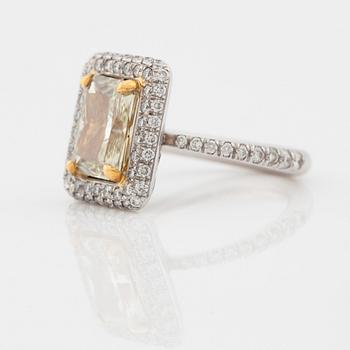 A 3.02 ct radiant-cut Fancy Yellow/VVS2 ring. Certificate from HRD.