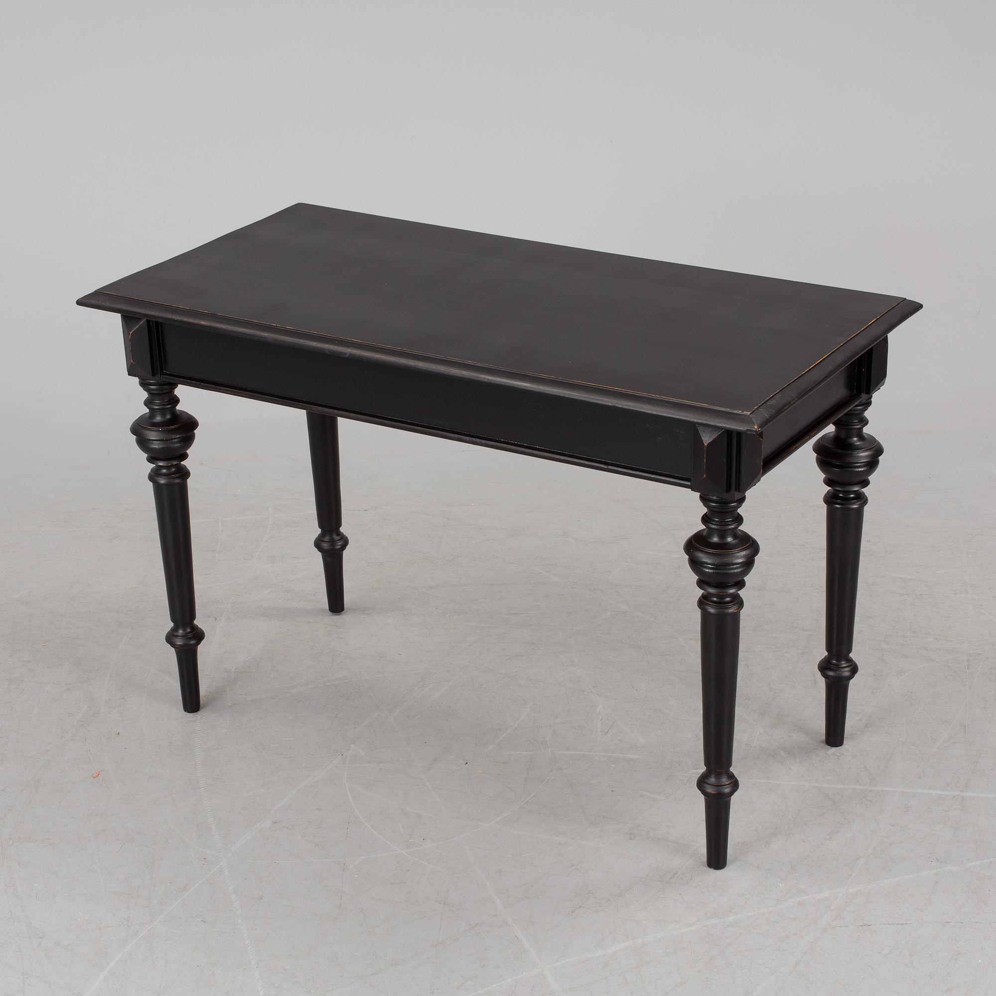 A late 1800s table.