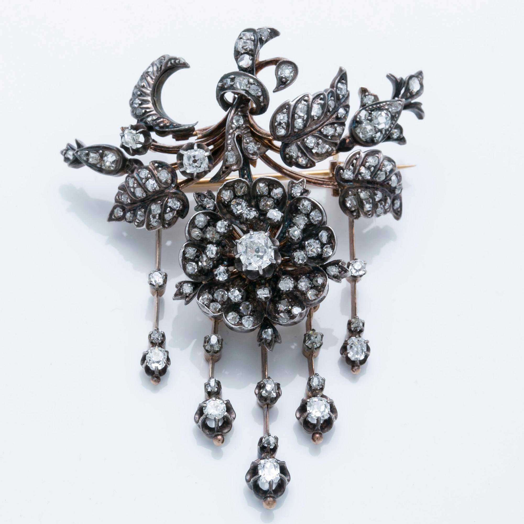 An antique-cut diamond pendant/brooch.