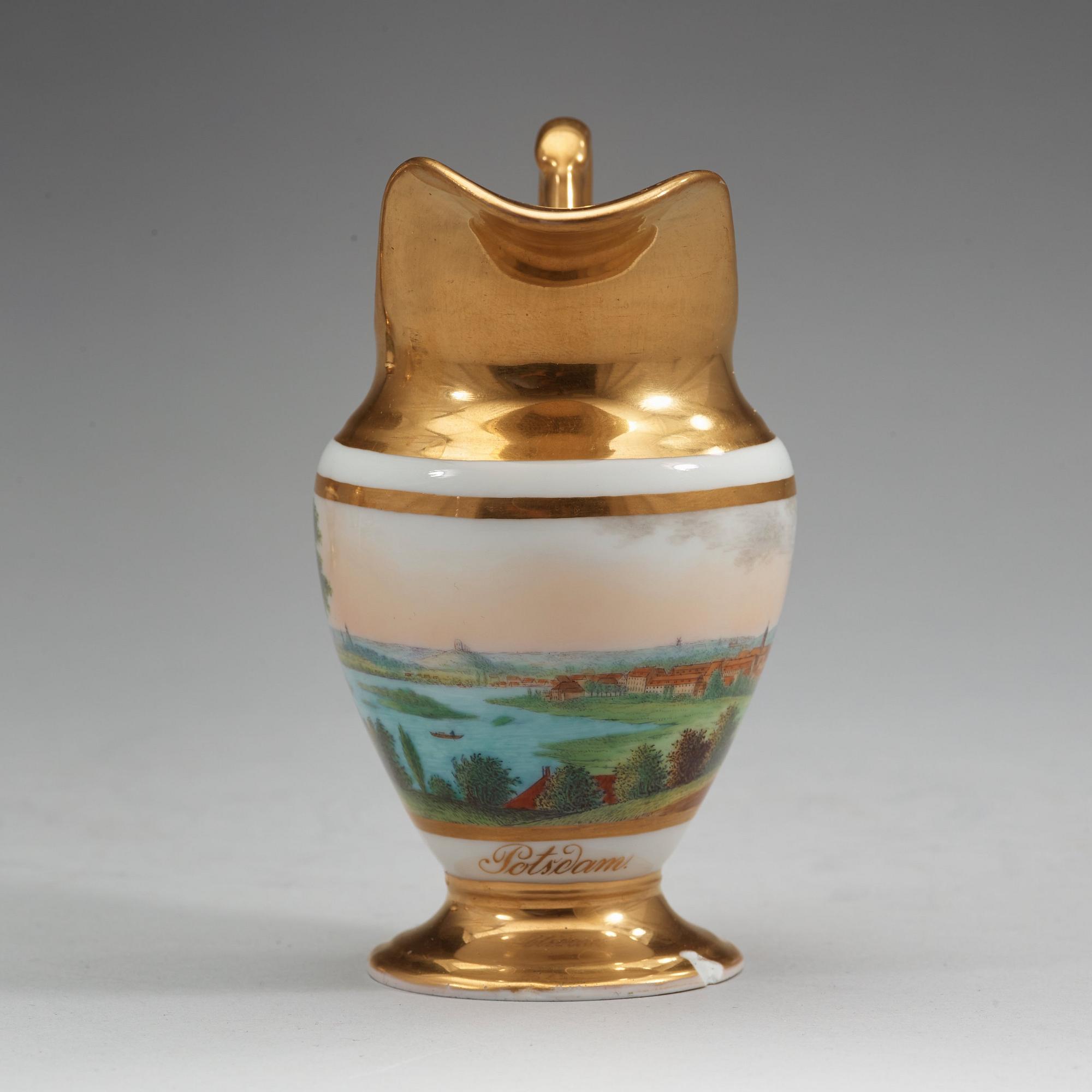 KAFFESERVIS, nio delar, porslin. Berlin, Empire, 1800-talets första hälft.