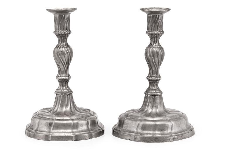 A PAIR OF CANDLESTICKS.