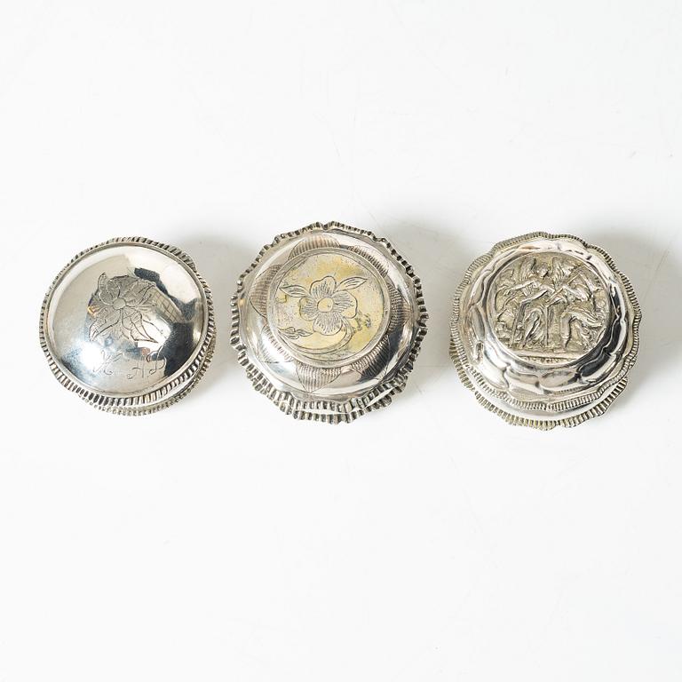 Kyrkdosor, tre stycken, silver, 17-1800-tal.