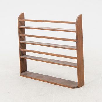 Tallrikshylla 1900-talets mitt.