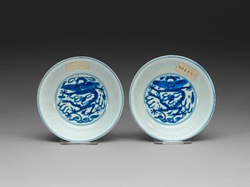 1671. A pair of blue and white dragon dishes, Ming dynasty, with Wanli six character mark and period (1572–1620).