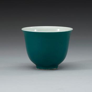 A cup with turquoise glaze, Qing dynasty (1644-1912) mark of Yongle.