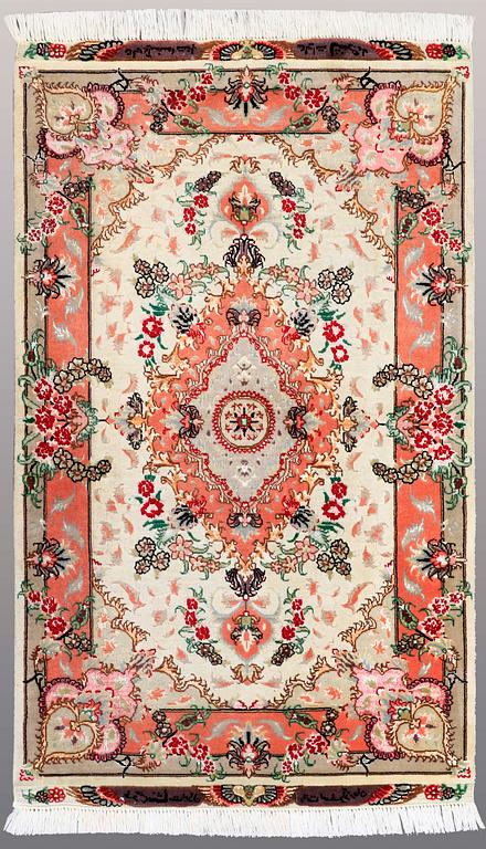 A RUG, Tabriz part silk , s.k 50 Radj, ca 120 x 77 cm.