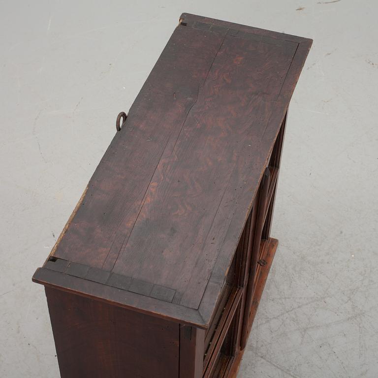 VÄGGSKÅP, 1800-tal.