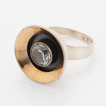 A sliver ring with gilded parts and a synthetic spinel. Alton, Falköping 1969.