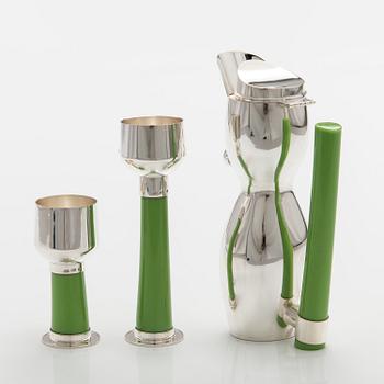 A decanter and snapsglasses "Dudes" in sterling silver and glass. Ru Runeberg 2007.