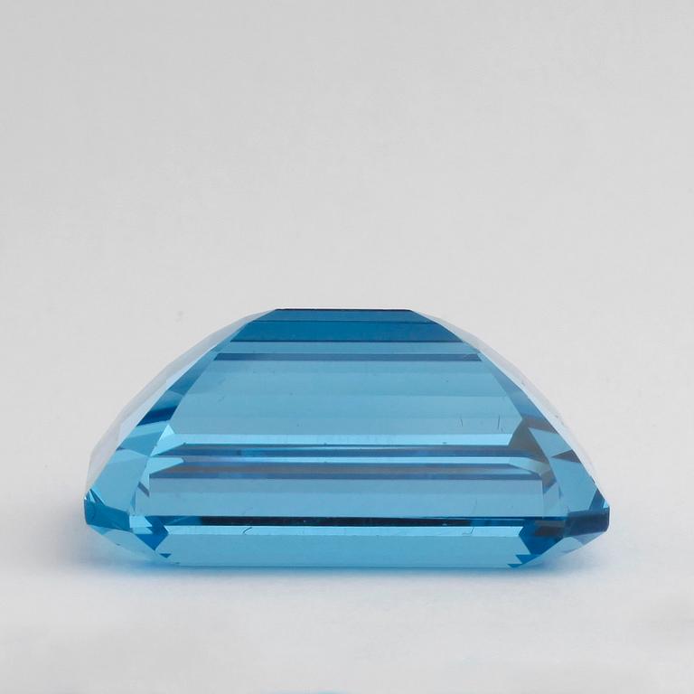 TOPASER, 4st, blå, en ca 27,49ct enl cert.