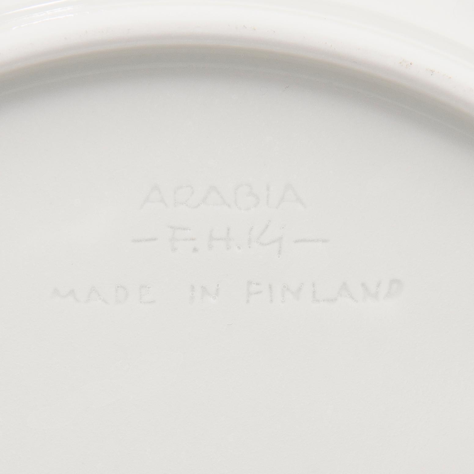 A 40-piece set of tableware in porcelain, signed F.H.Kj. Finland Arabia.