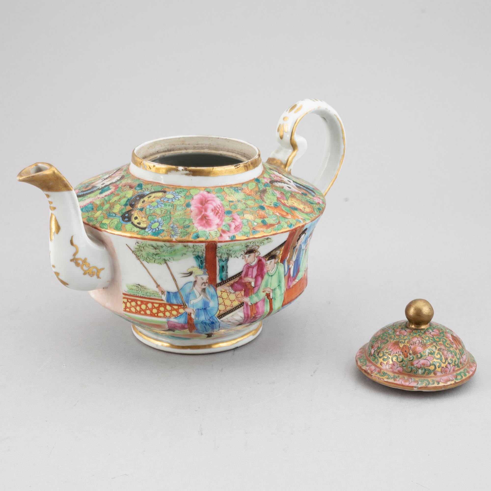 A Canton famille rose tea pot with cover, Qing dynasty, 19th Century.