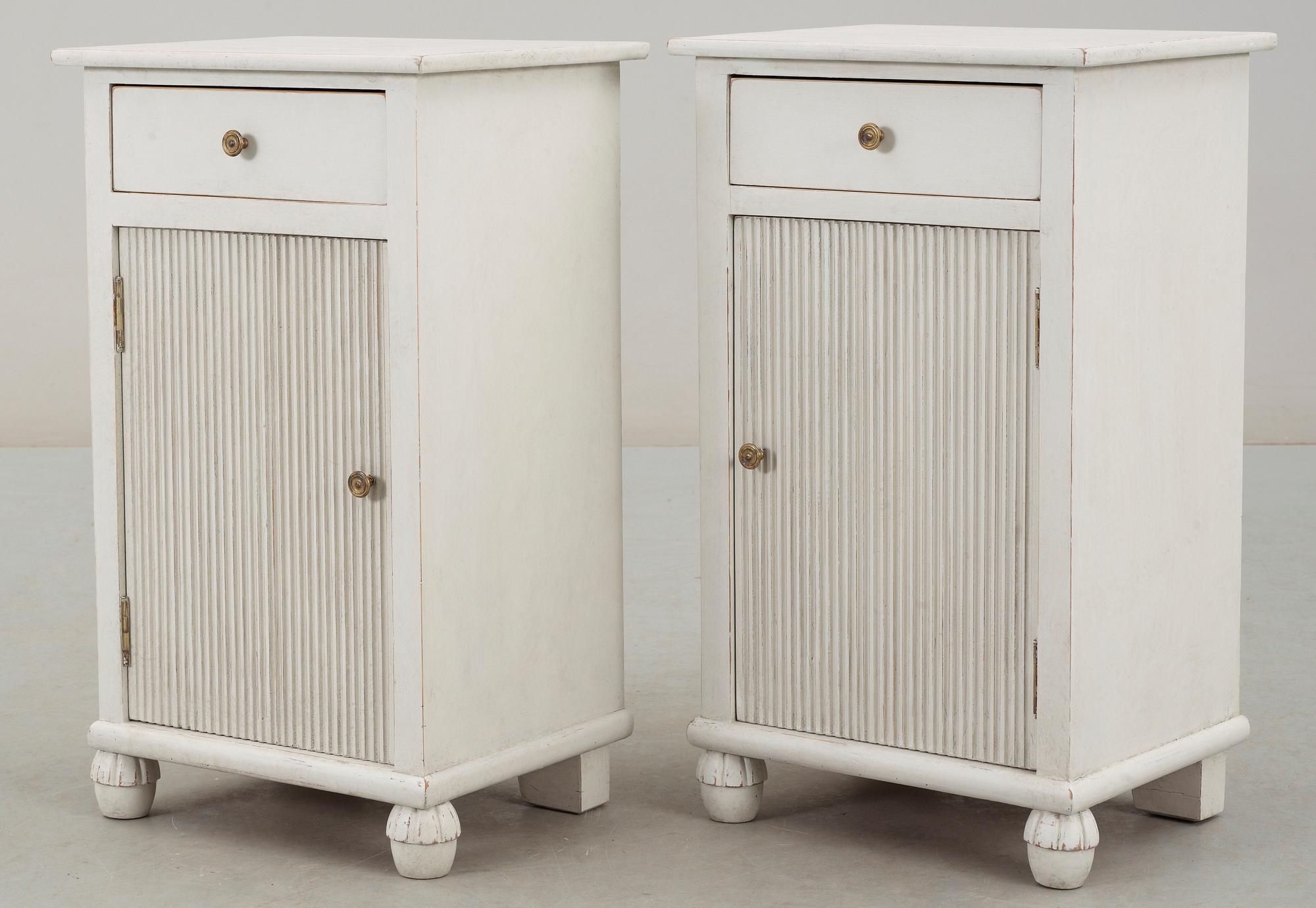 NATTDUKSBORD, ett par, sengustaviansk stil, tidigt 1900-tal.