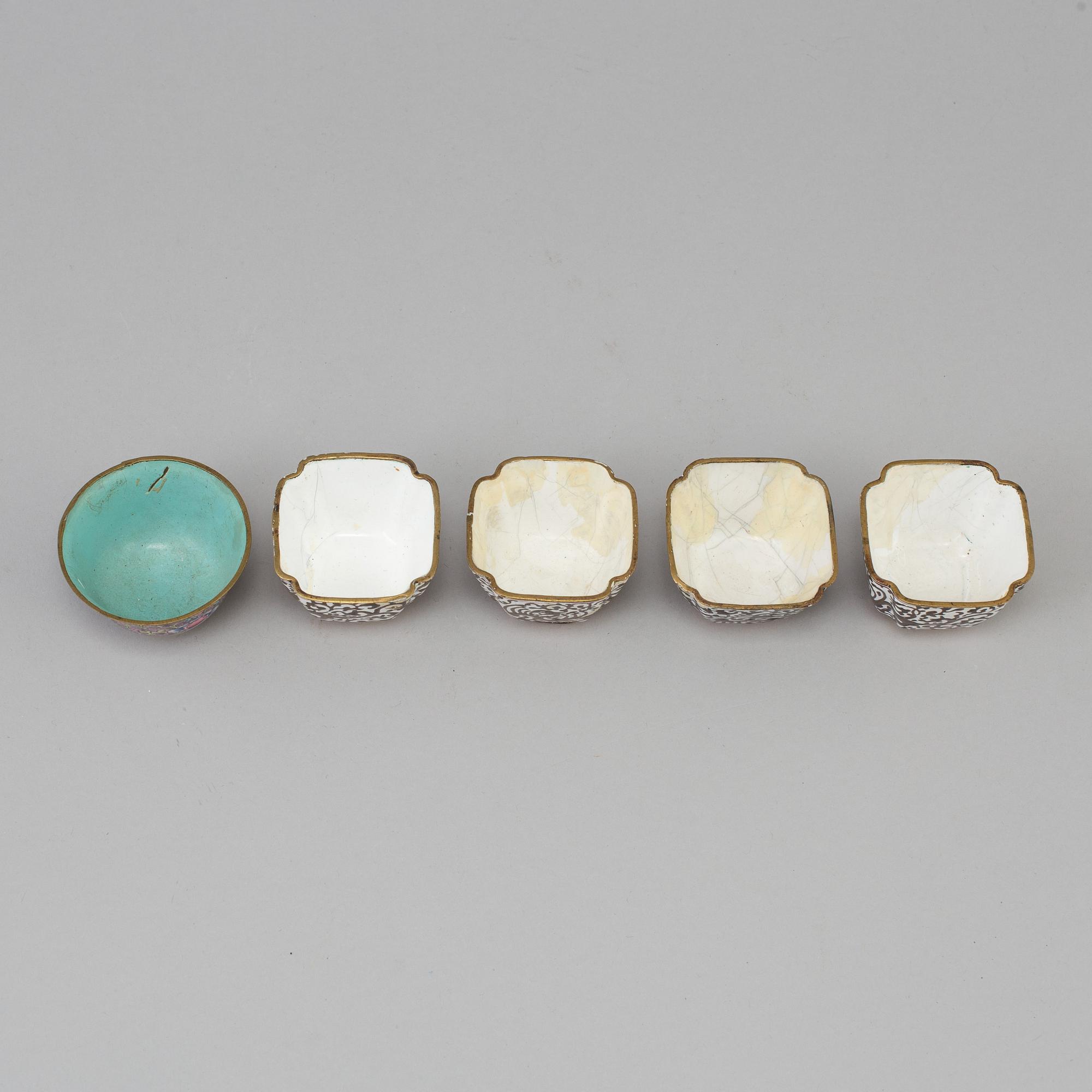 A chinese cloisonné tray, 20th century, and five enamel on copper cups, late 19th/early 20th century.