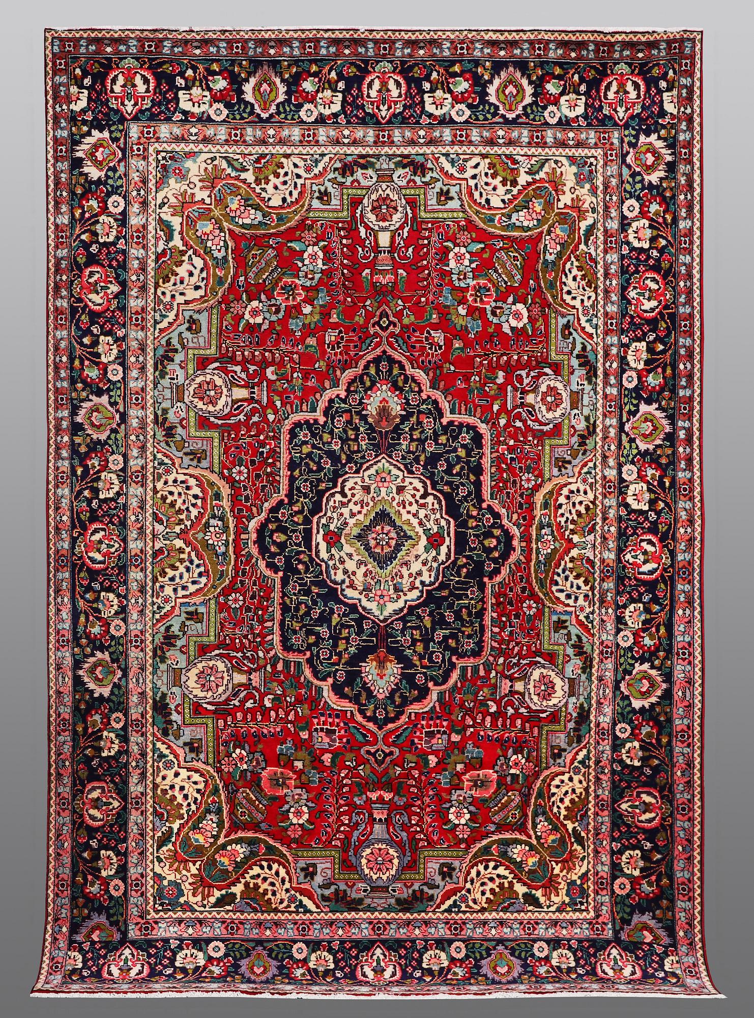 Matto, Tabriz, ca 295 x 195 cm.