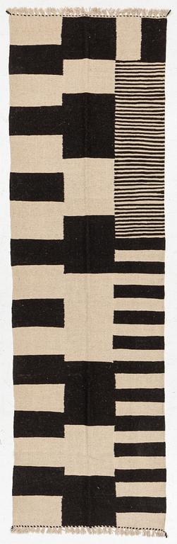 A Kelim runner carpet, 300 x 93 cm.