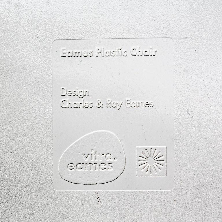 Charles and Ray Eames, stolar 6 st "Plastic chair DSR" Vitra daterade 2001.