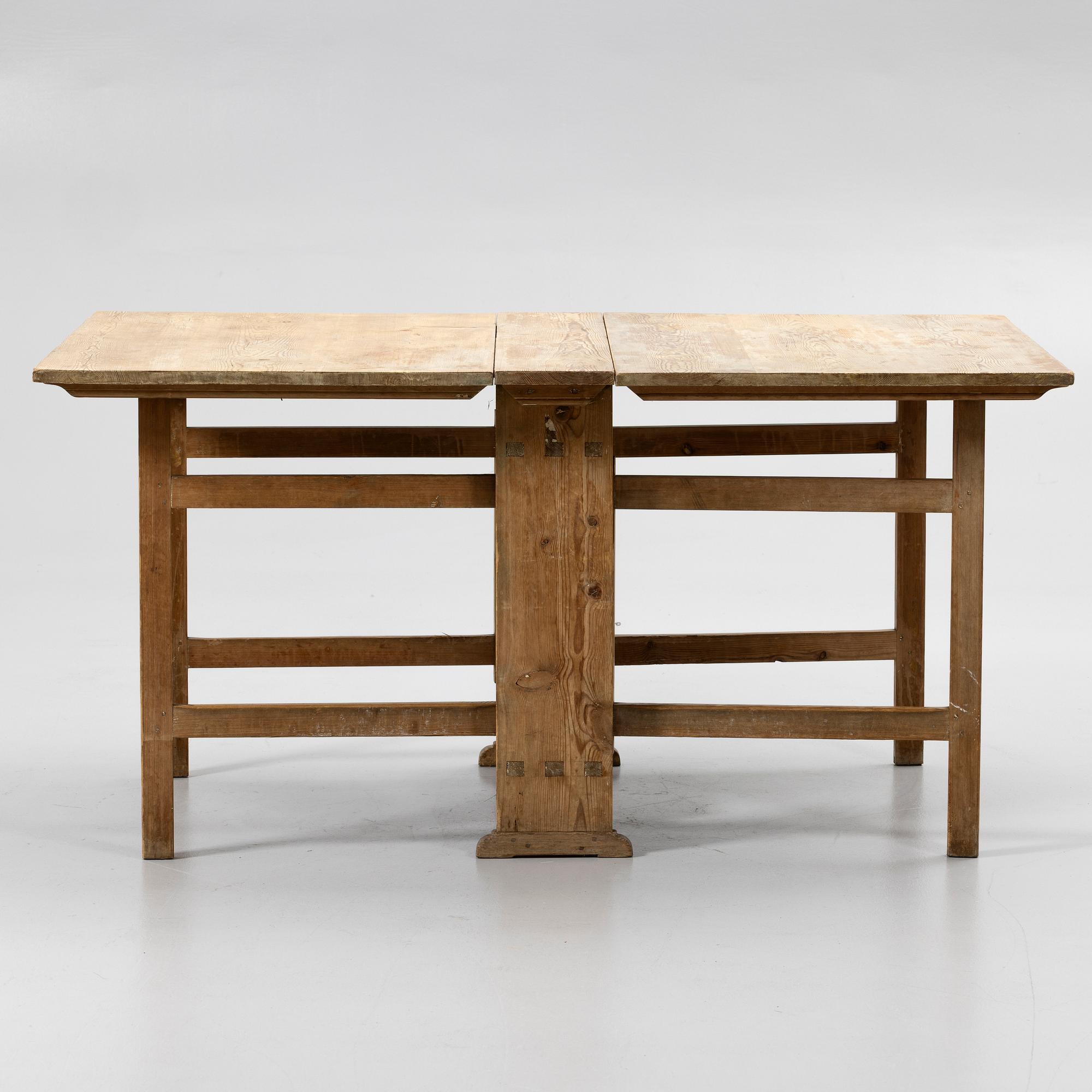 Drop-leaf table, 19th century.