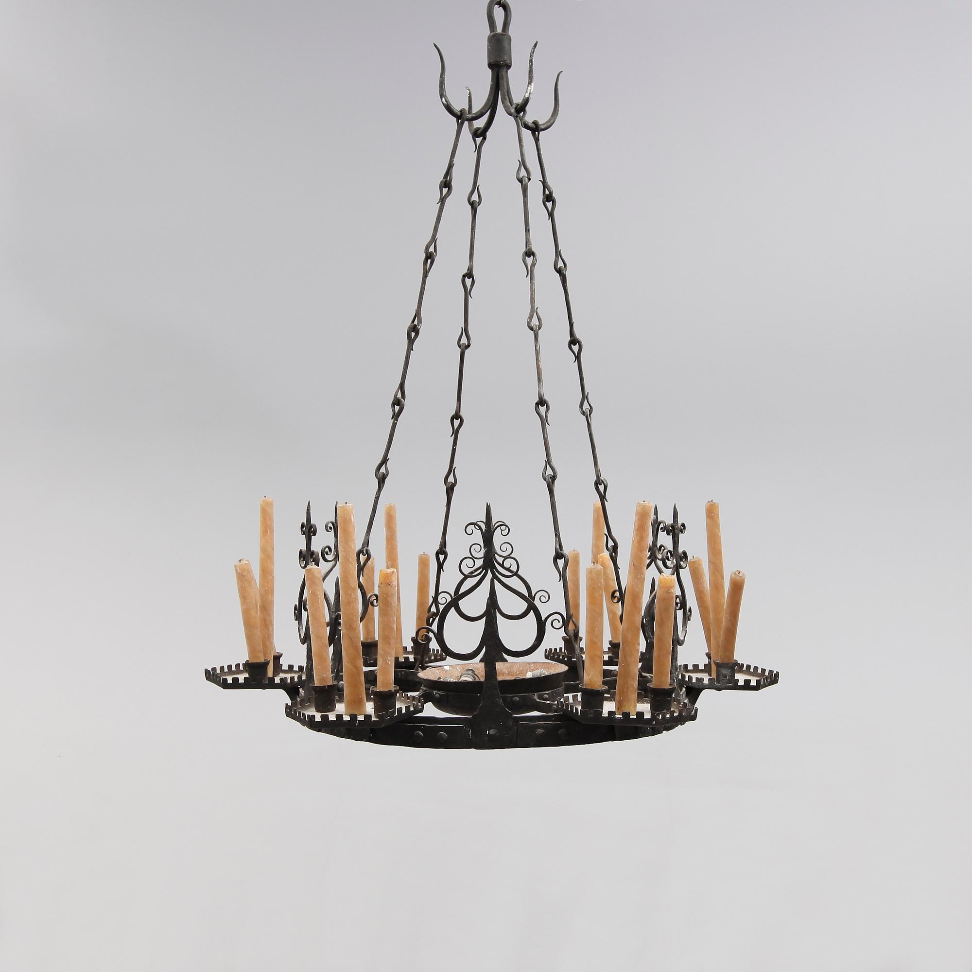 SLOTTSTAKKRONA, 1700-/1800-tal, från Chateaux de Deulin. Diameter 128 cm.
